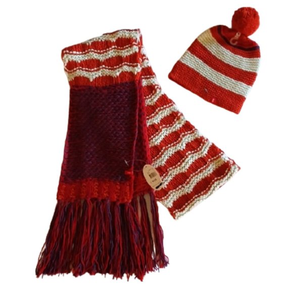 EDC by Esprit Pom Pom Hat/Toque &  Fringed Scarf Set NEW - Picture 1 of 10